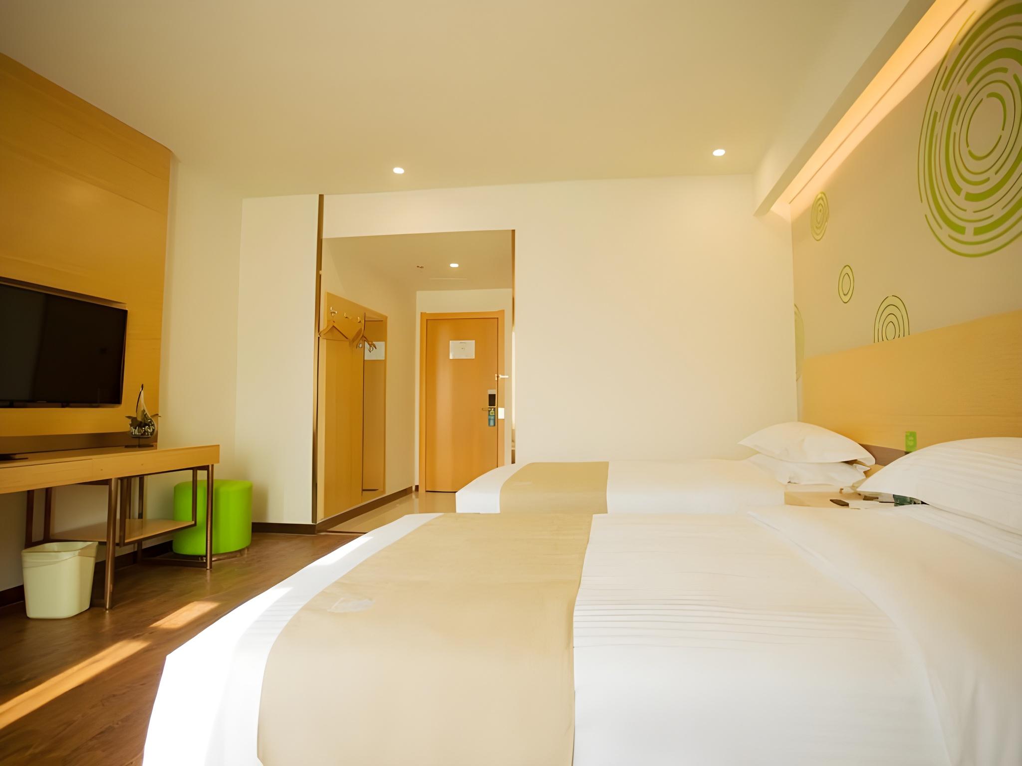 ROOM, TWIN BEDS