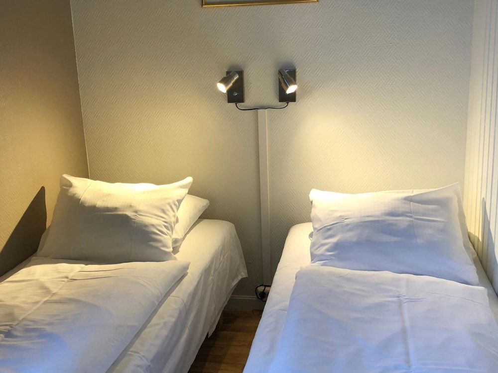 Ami Hotel 24/50