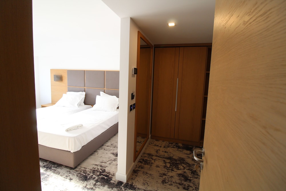 Hotel Avenue 20/64