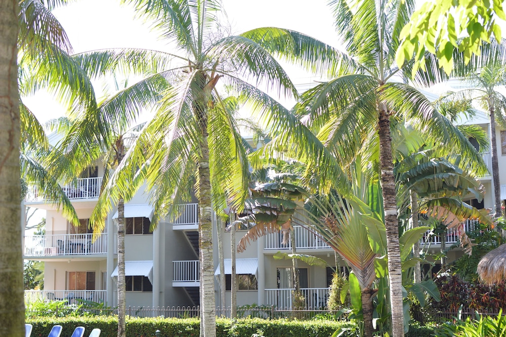 CAIRNS BEACH RESORT 41/49