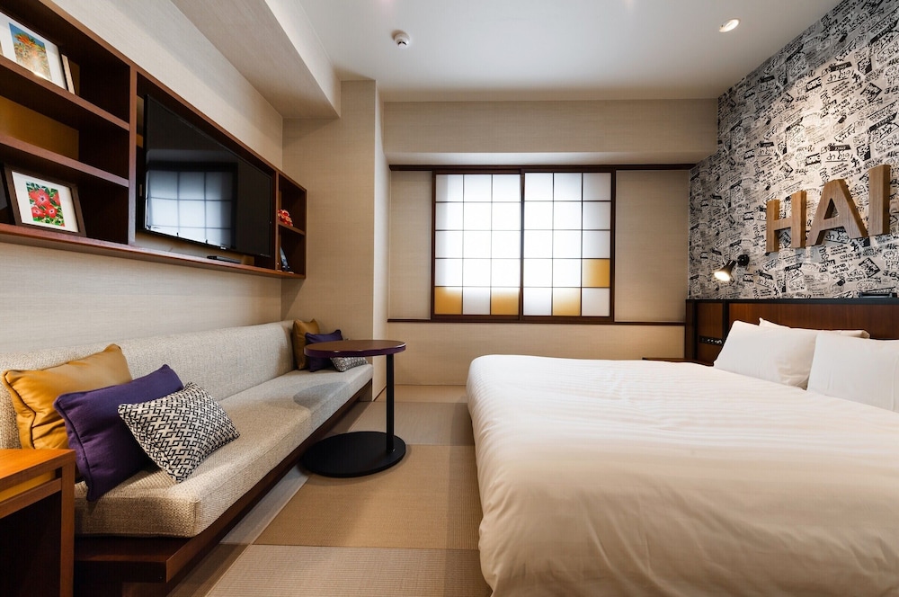 ROOM, DOUBLE BED