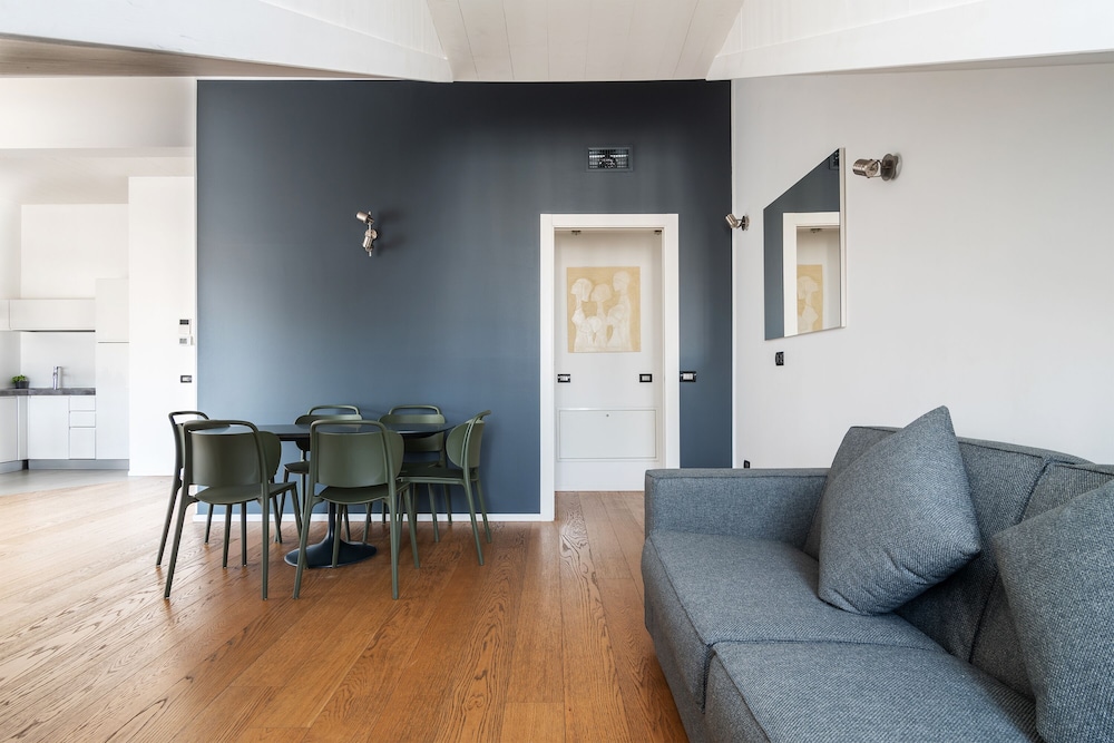 Easyhomes - Brera Luxury Suites 18/42