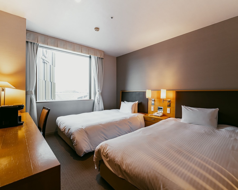 MODERATE, TWIN BEDS, SMOKING