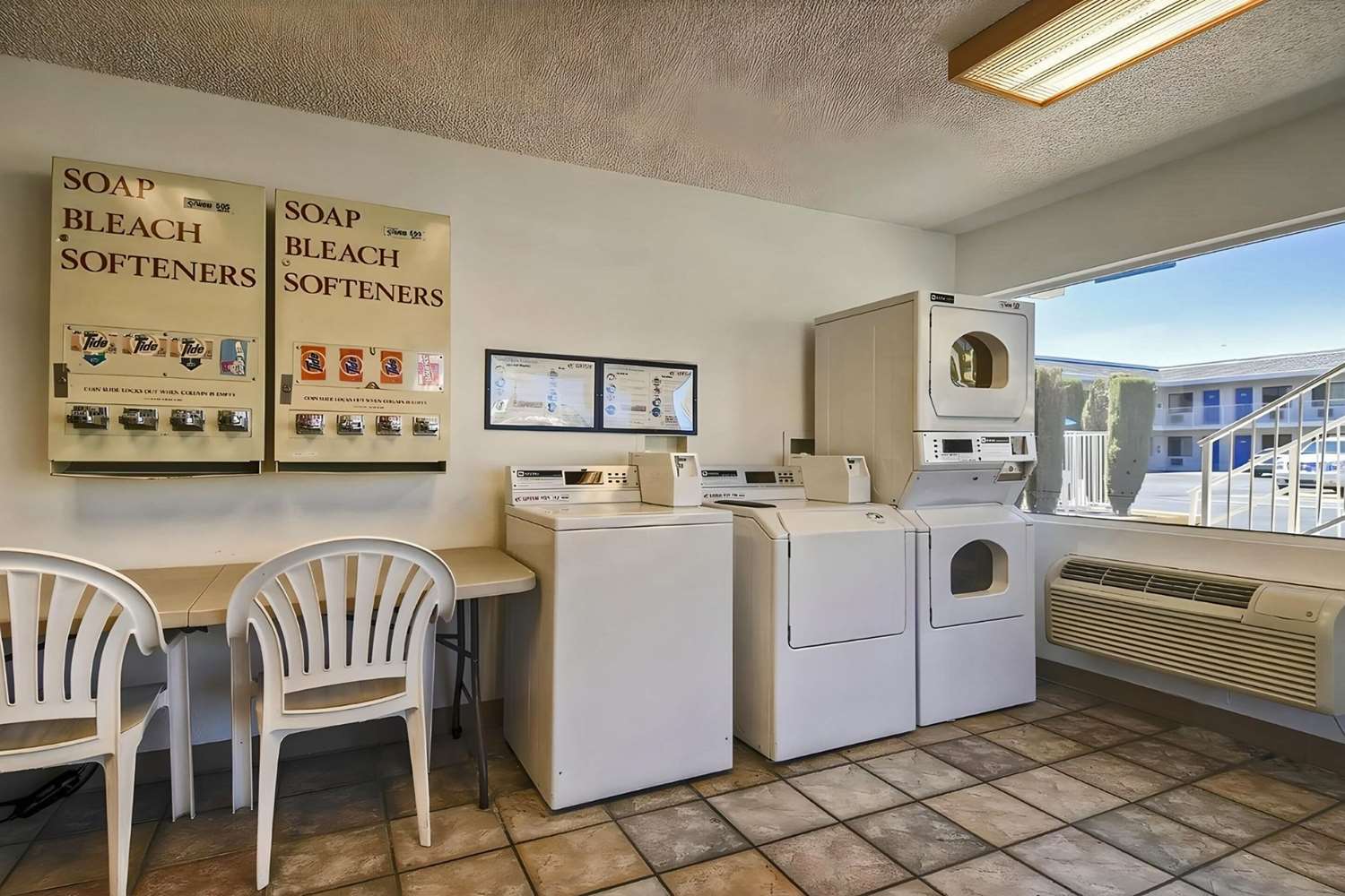 Motel 6 Las Vegas - I- 15 Stadium 17/17