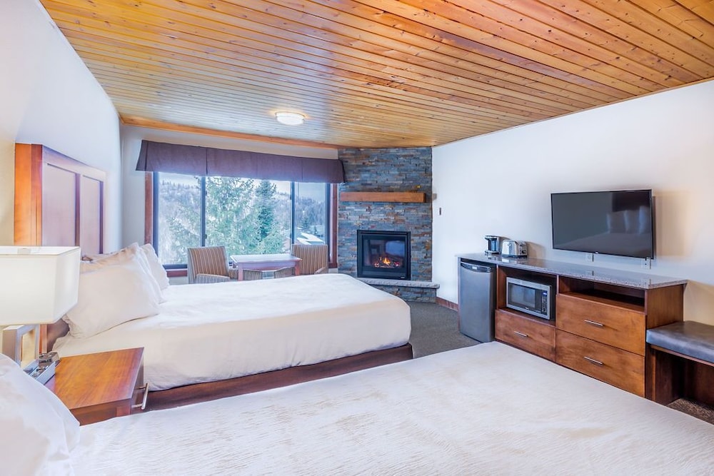 Deluxe, Studio, 2 Queen Beds, Mountain View