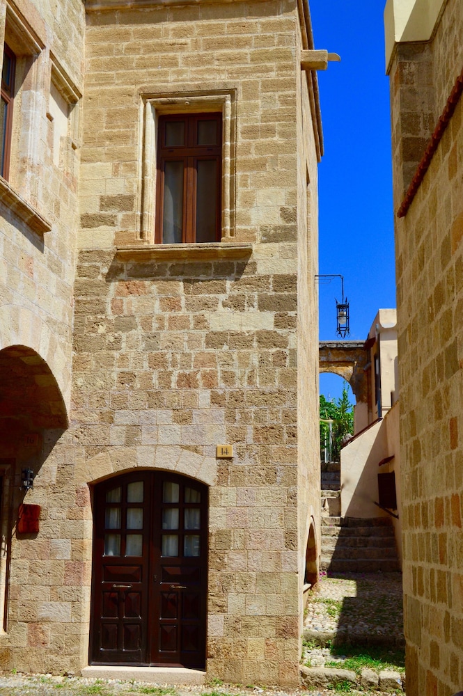 Medieval Villa 4/46