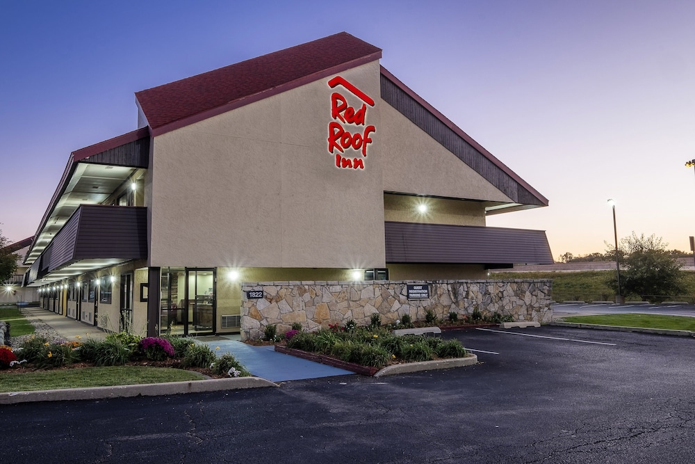 Travelodge by Wyndham Peoria 7/52