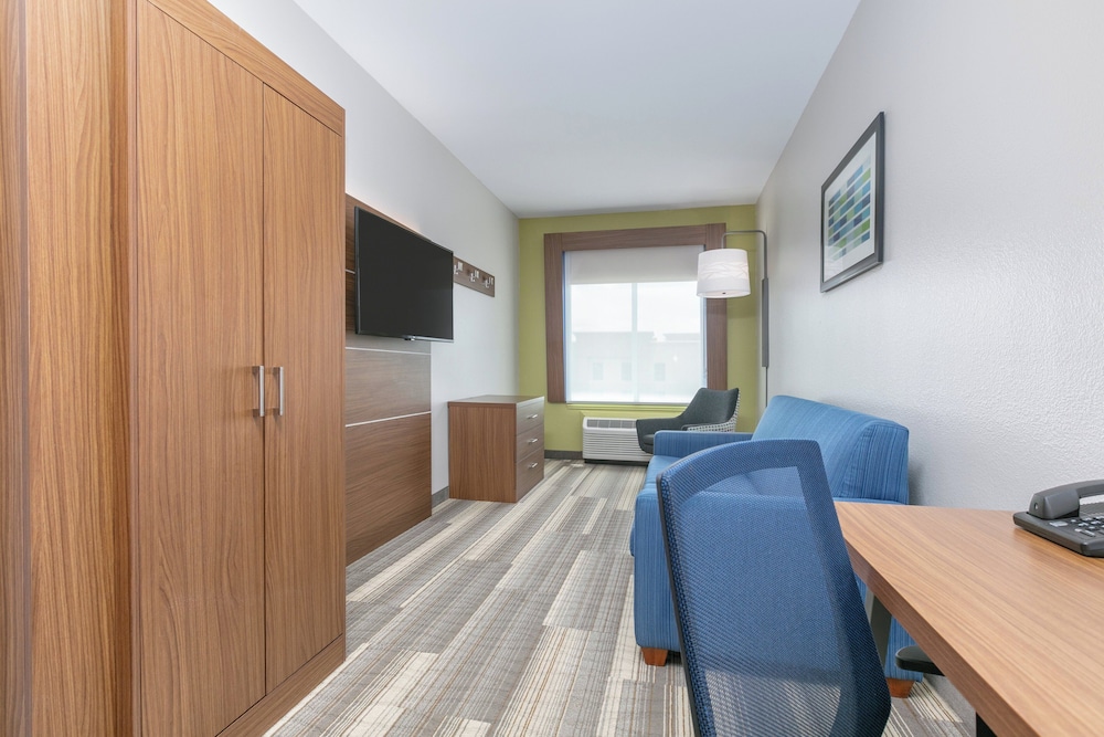 2 Bedrooms, Suite, 1 King and 2 Queen Beds