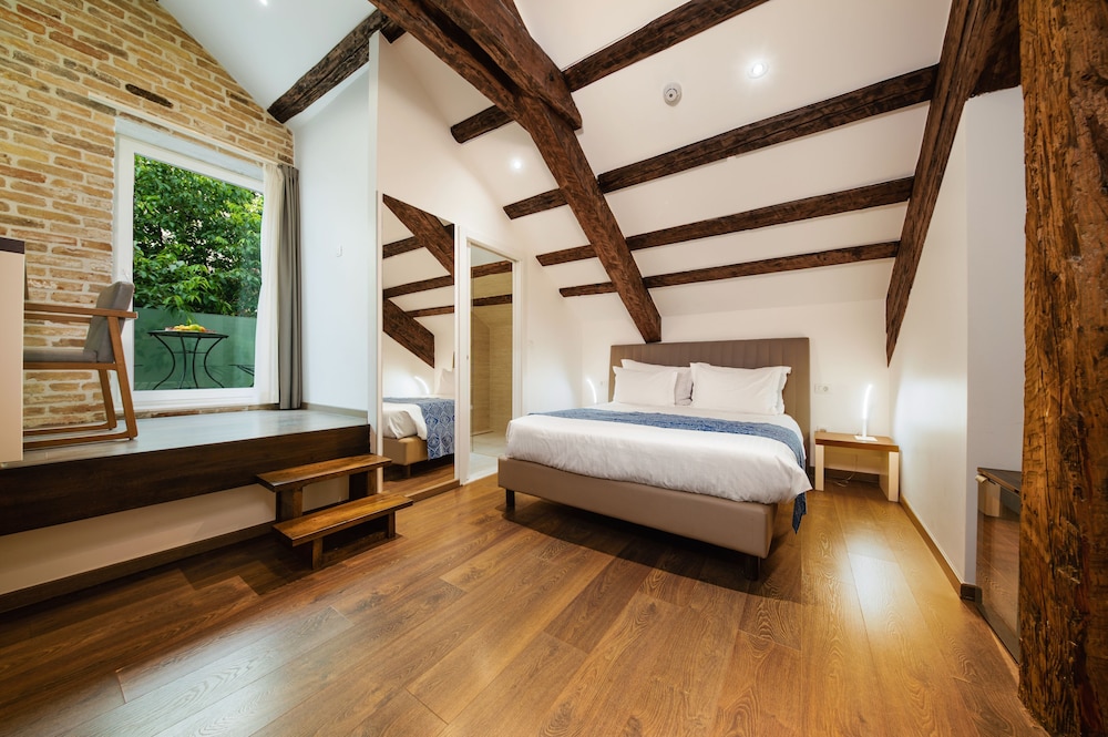 ROOM, DOUBLE BED, BALCONY