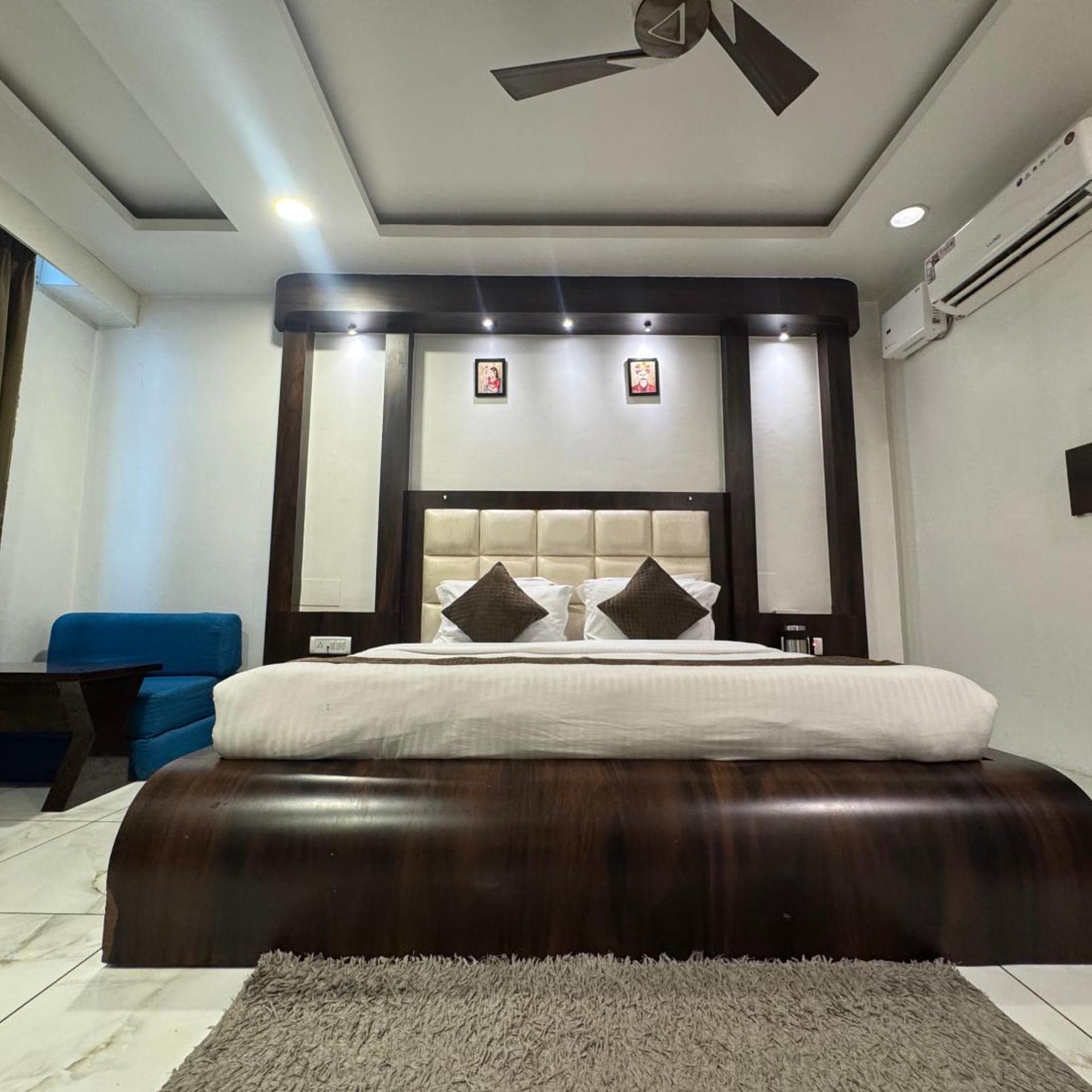 Oyo 4608 Hotel Galaxy 18/39