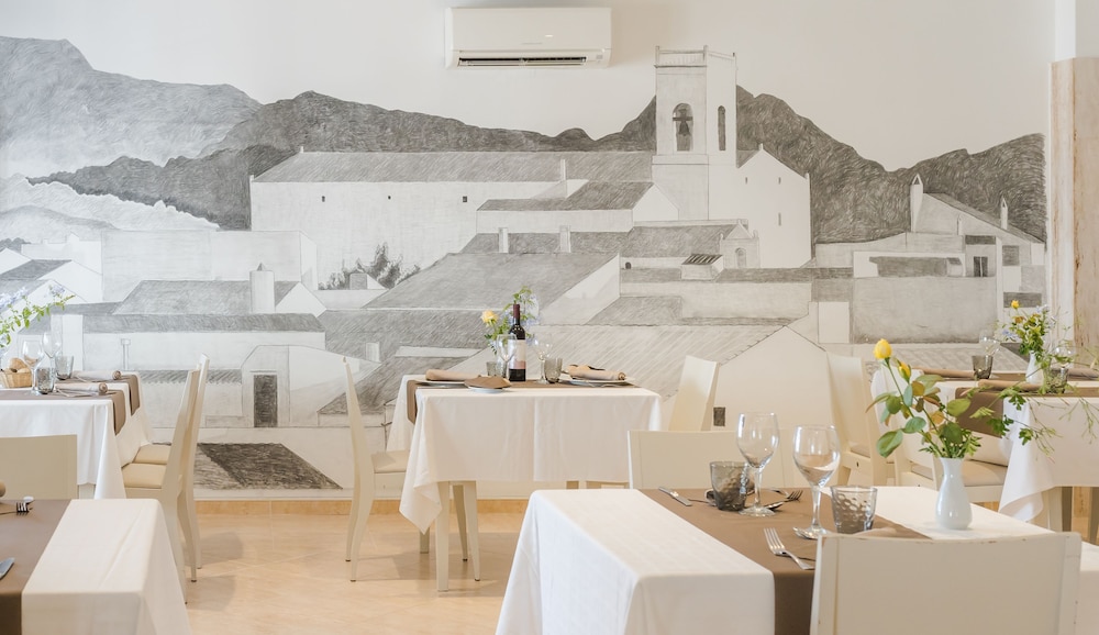 Hotel Jeni Restaurant 29/38