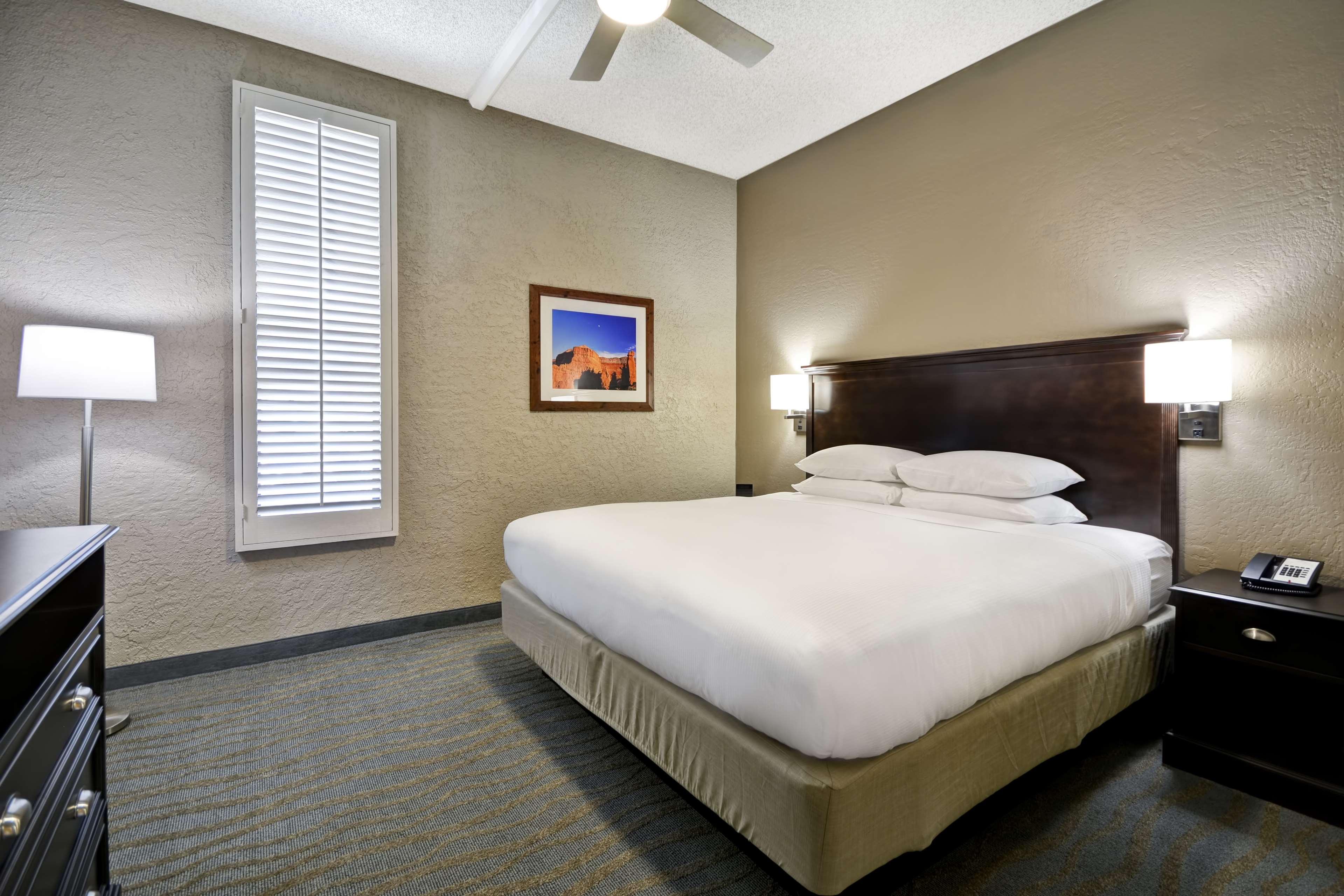 2 ROOMS, SUITE, KING BED, ACCESSIBLE