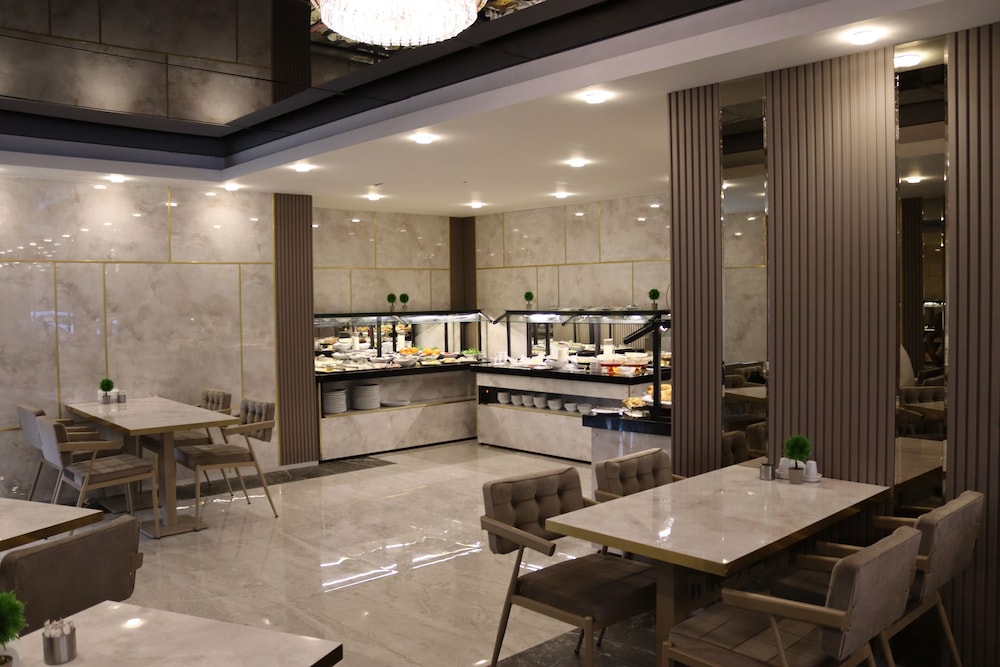 Lotis Hotel 22/35