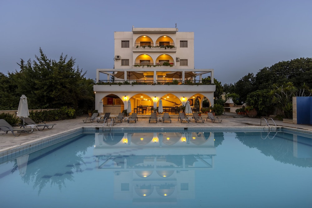 Stephanos Hotel Apartments 5/47