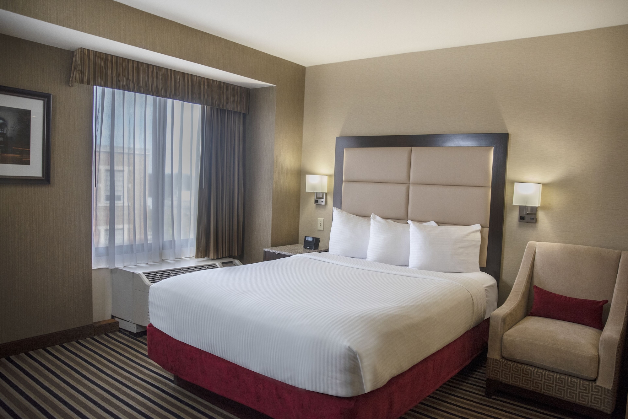 PREMIER, QUEEN BED