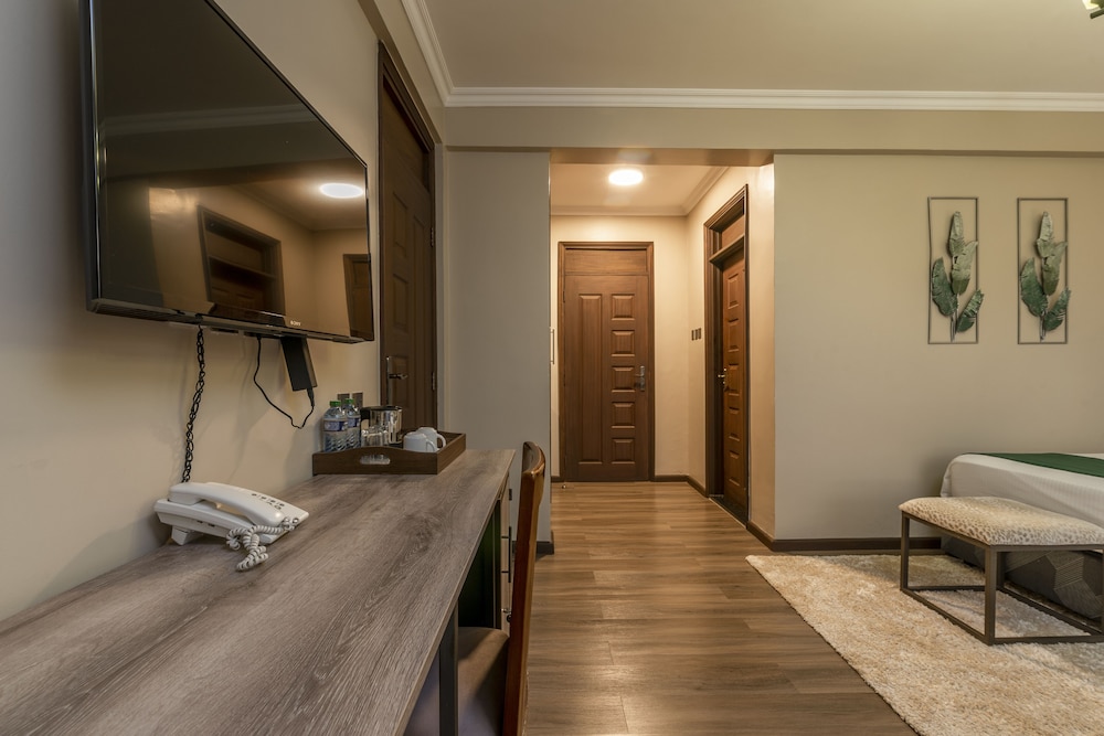 Fair Acres Boutique Hotel 41/71