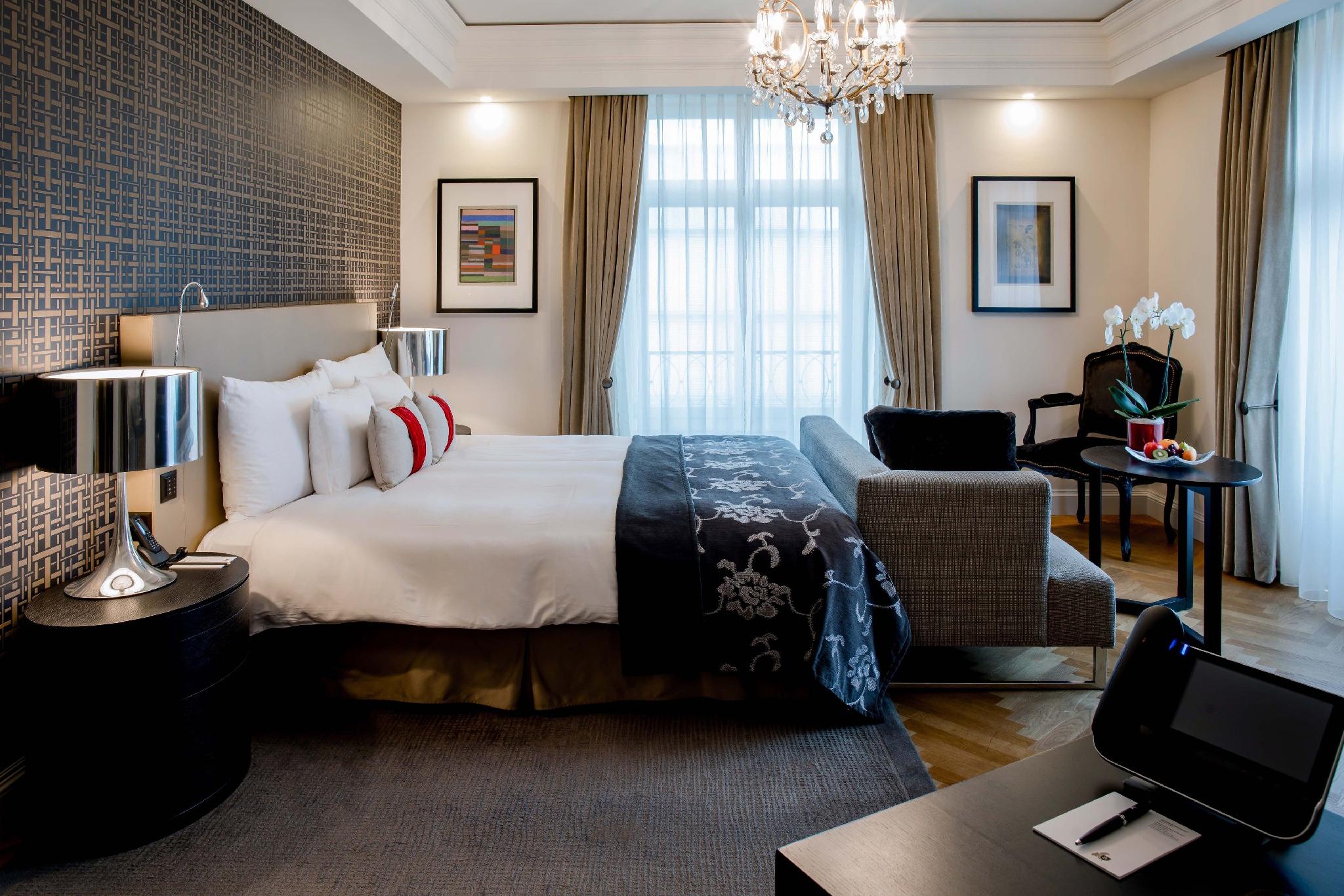 Boutique, Junior Suite, King Bed, Sofa