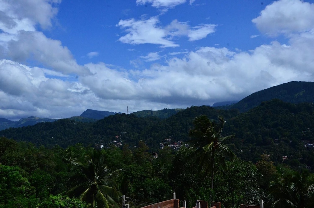 Deer Point Hotel Kandy 28/41