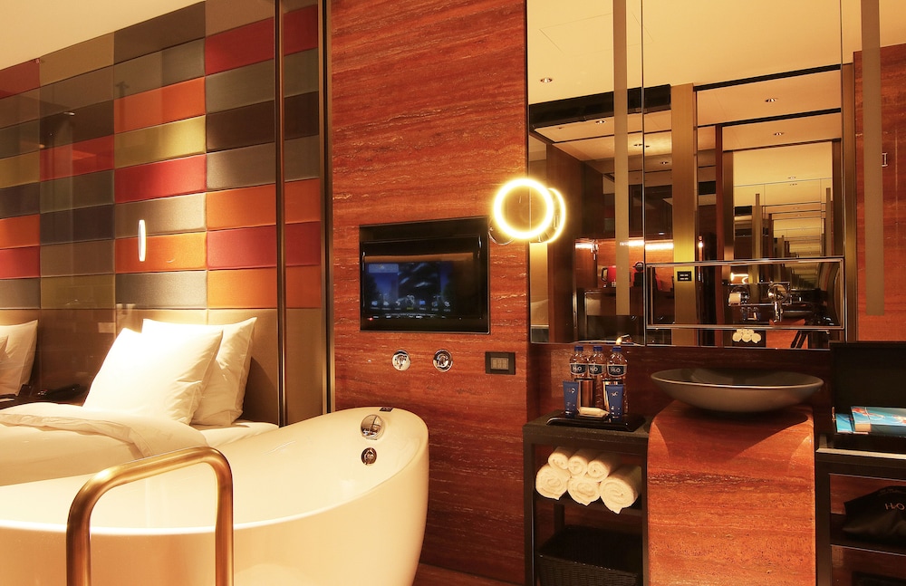 H2o Hotel 43/60
