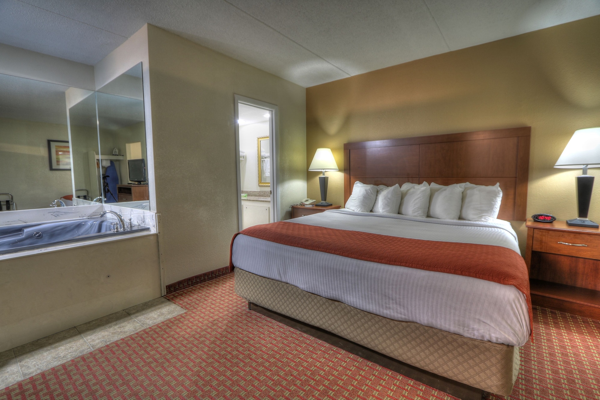 ROOM, KING BED, JETTED TUB