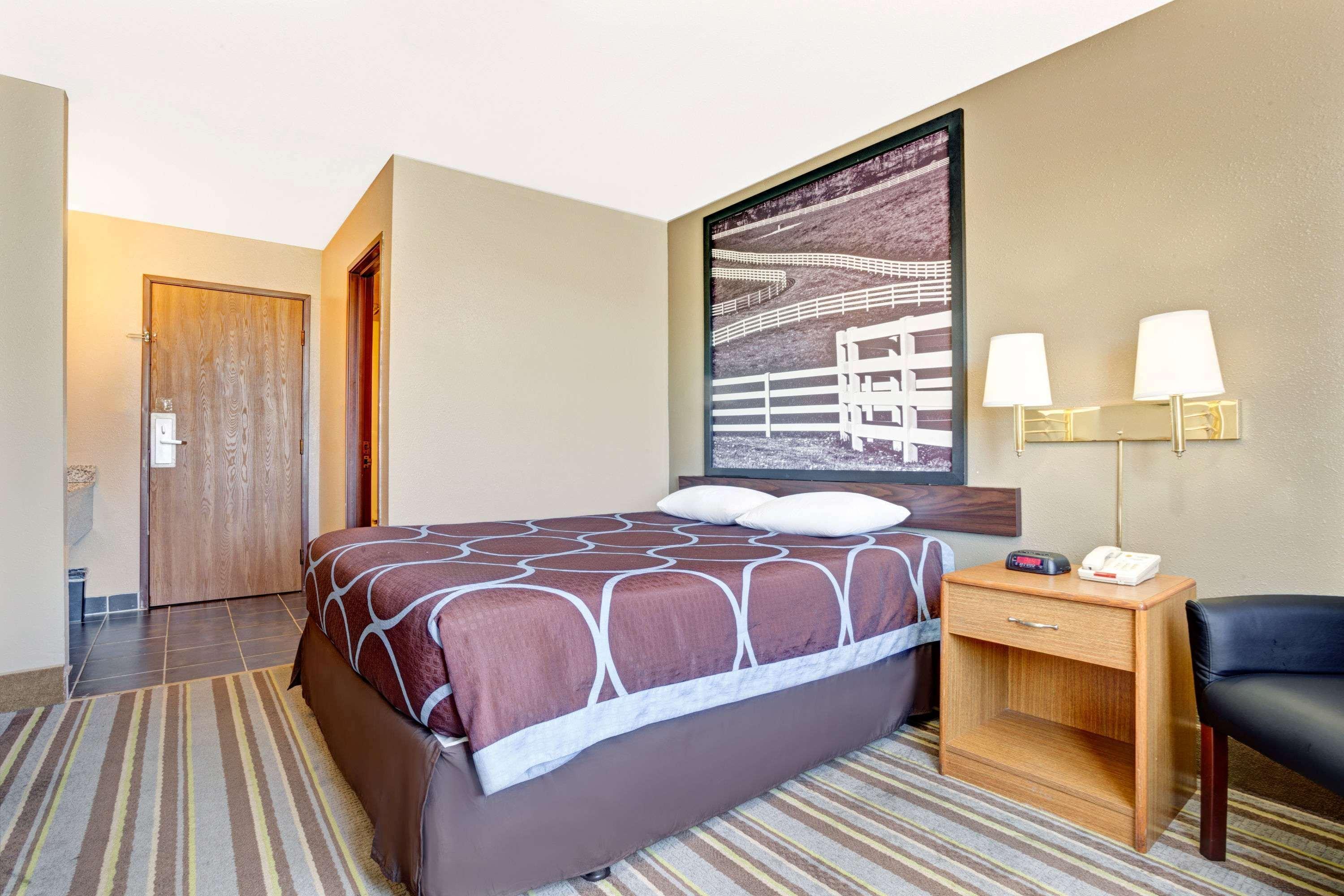 Business, Queen Bed
