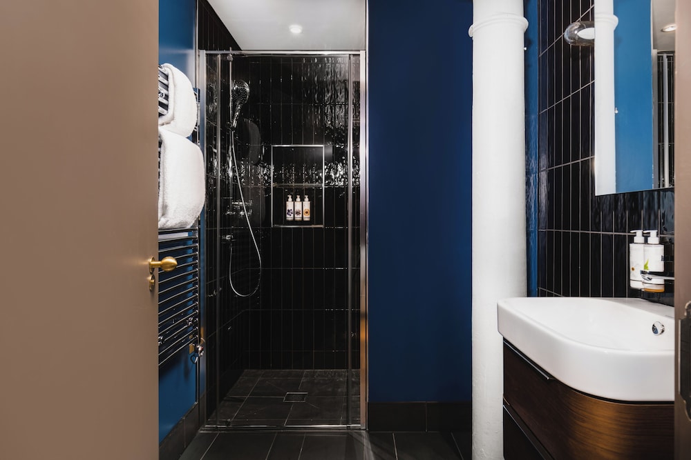1 BEDROOM, LOFT