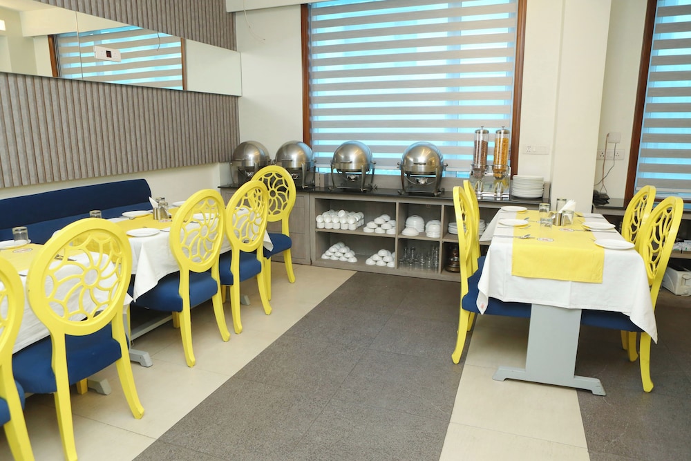 Karon Hotel Lajpat Nagar 54/60