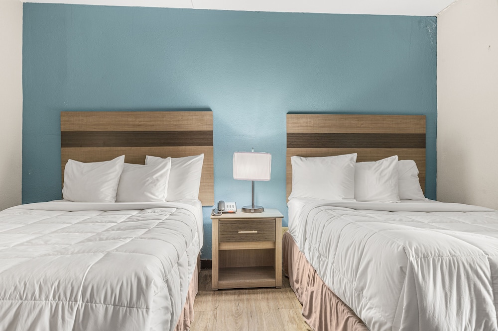Ocean Crest Inn and Suites 15/51