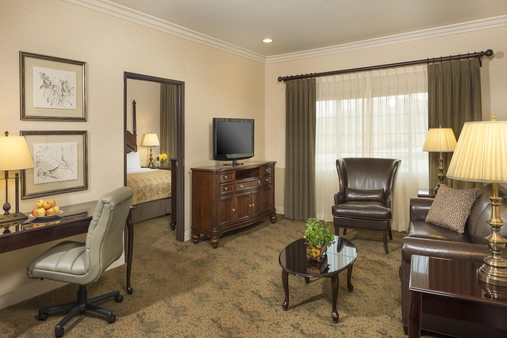 Ayres Suites Diamond Bar 56/65