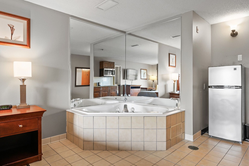Norwood Inn And Suites Chaska 42/47