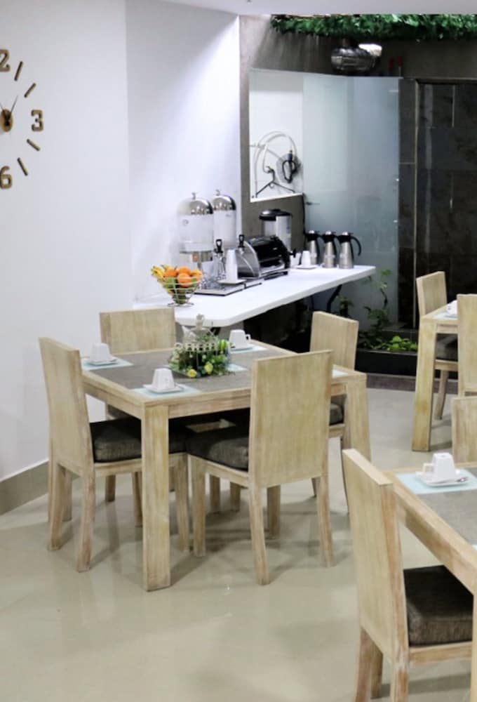Hotel Lleras Express 33/41