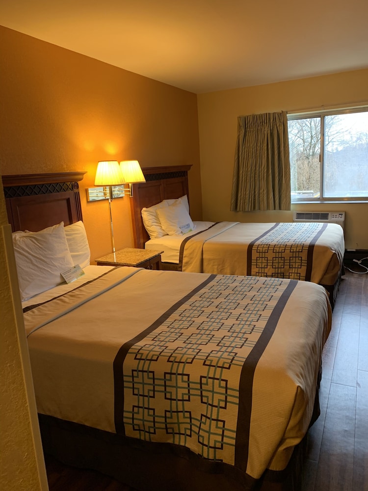 Days Inn by Wyndham Rockford 9/37