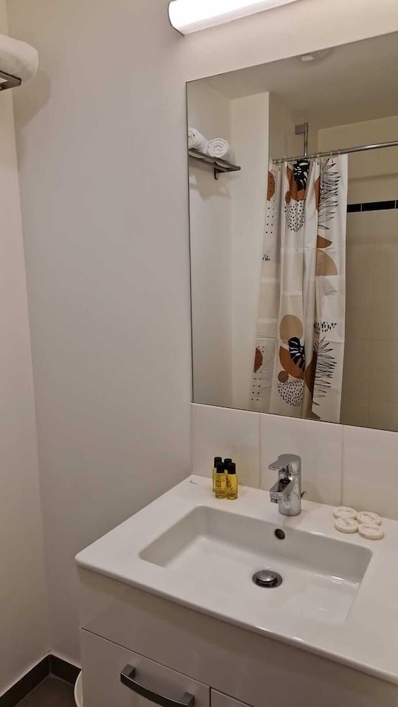 Moov Appart Hotel Clichy 38/42