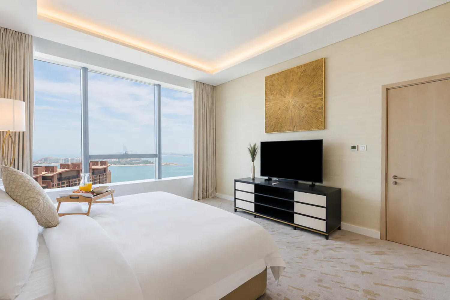 Room at 1BR With Sea View In Palm Tower, DUBAI