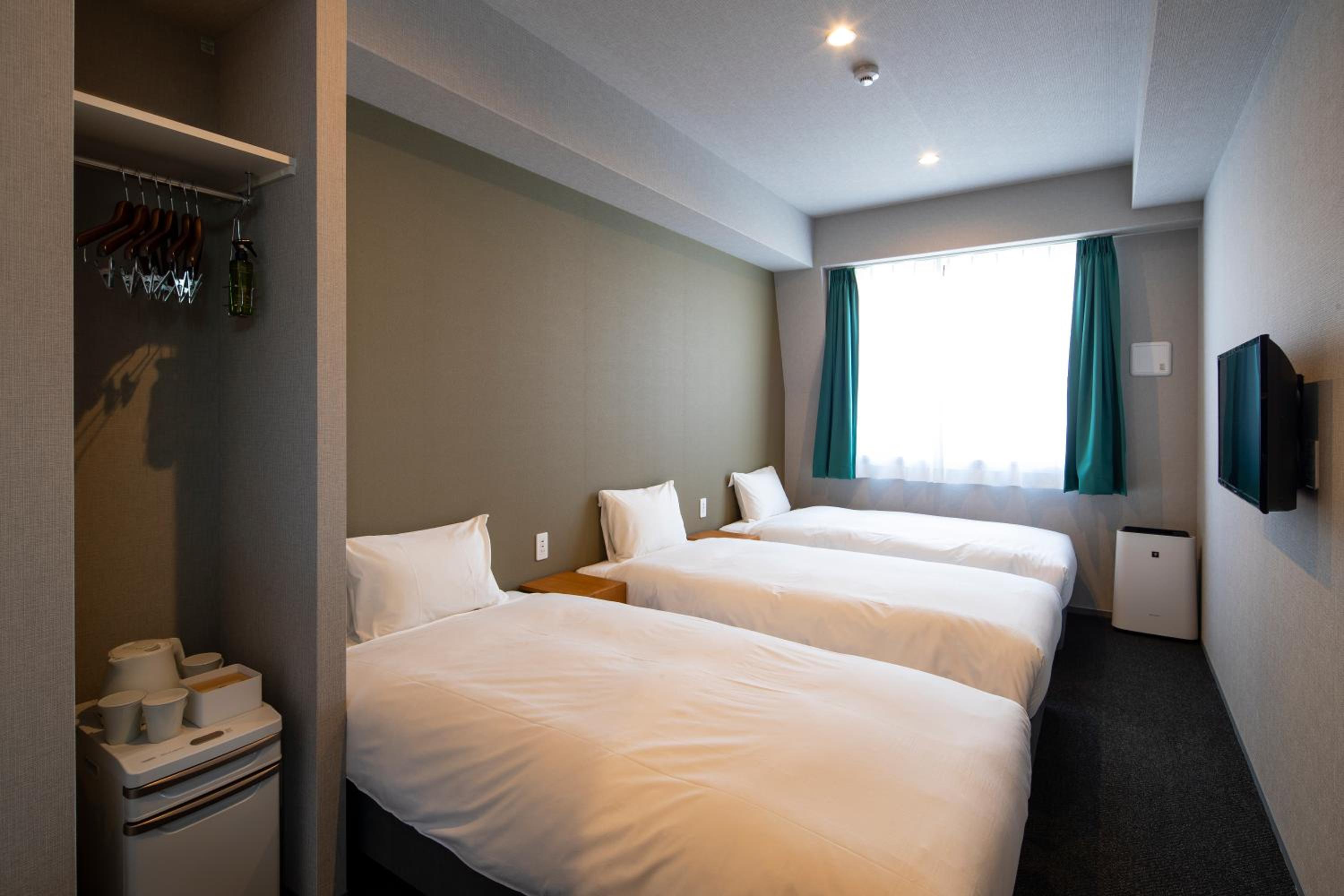 ROOM, TRIPLE