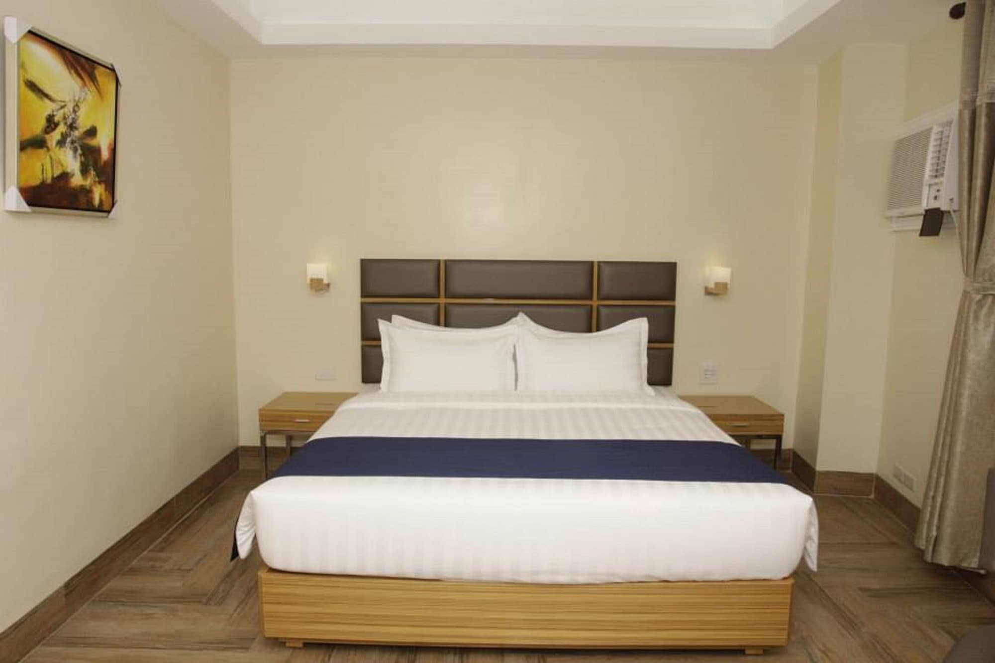 DELUXE, QUEEN BED