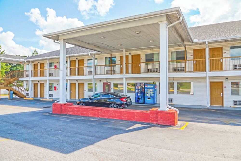 Economy Inn by OYO Ashburn I-75 44/54