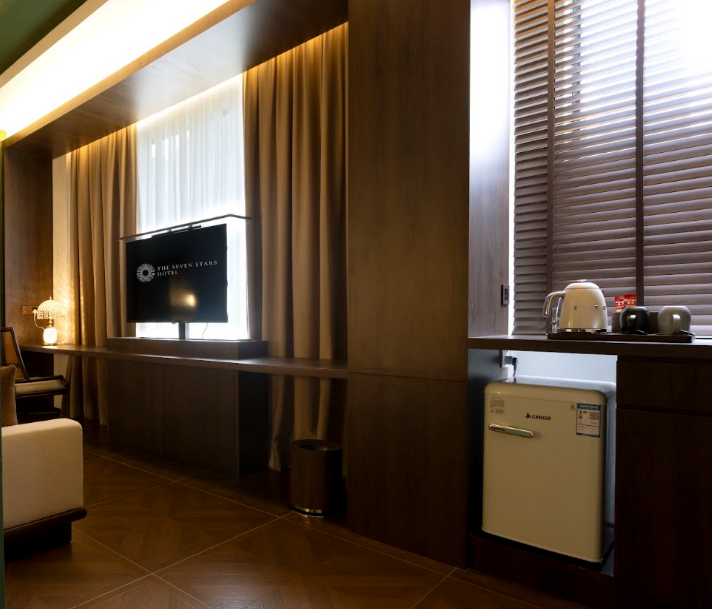 The Seven Stars Hotel 33/48