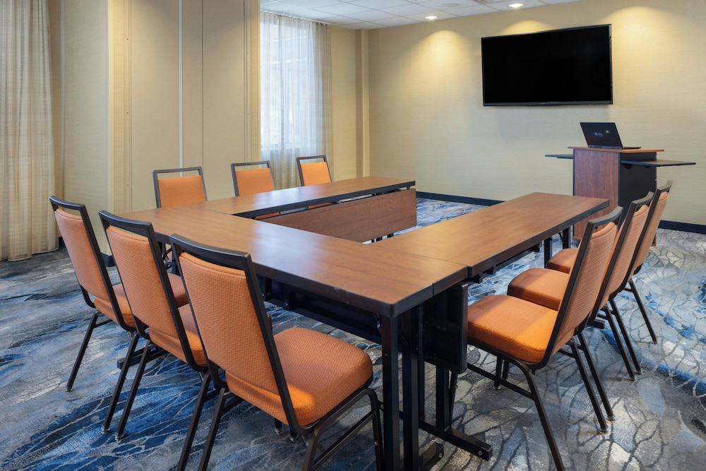 Fairfield Inn Suites Springfield Northampton Amherst 42/52