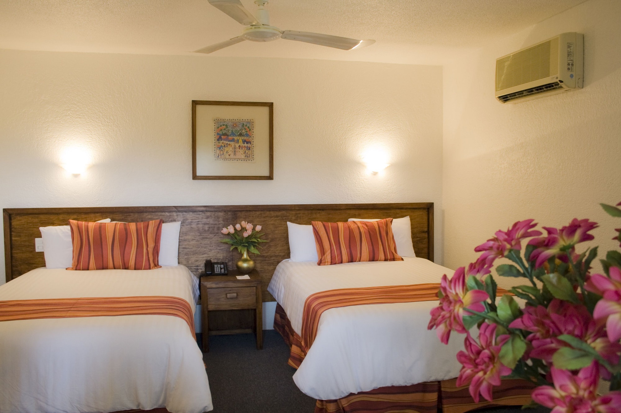 STANDARD, 2 DOUBLE BEDS