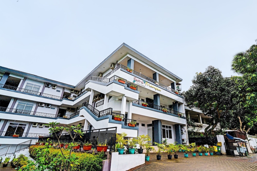 Super OYO Collection O 92277 Setra Priangan Guest House in BANDUNG