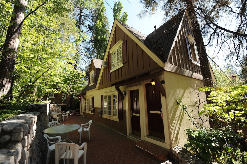 Saddleback Inn 4/44