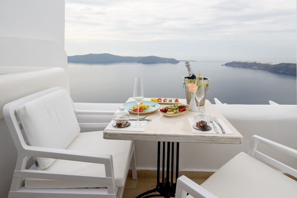 Hotel Above Blue Suites 57/80