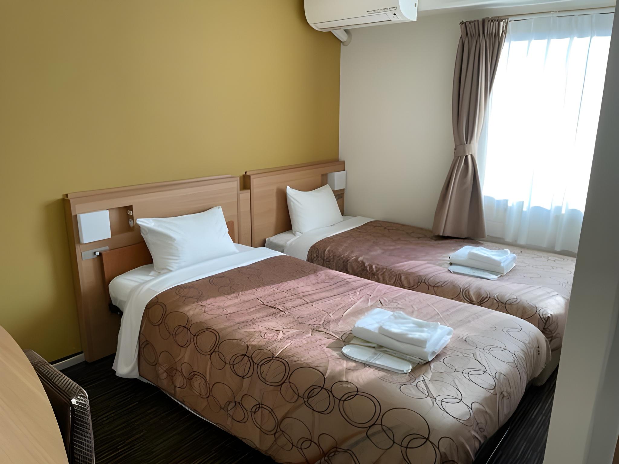 Extra, Twin Beds