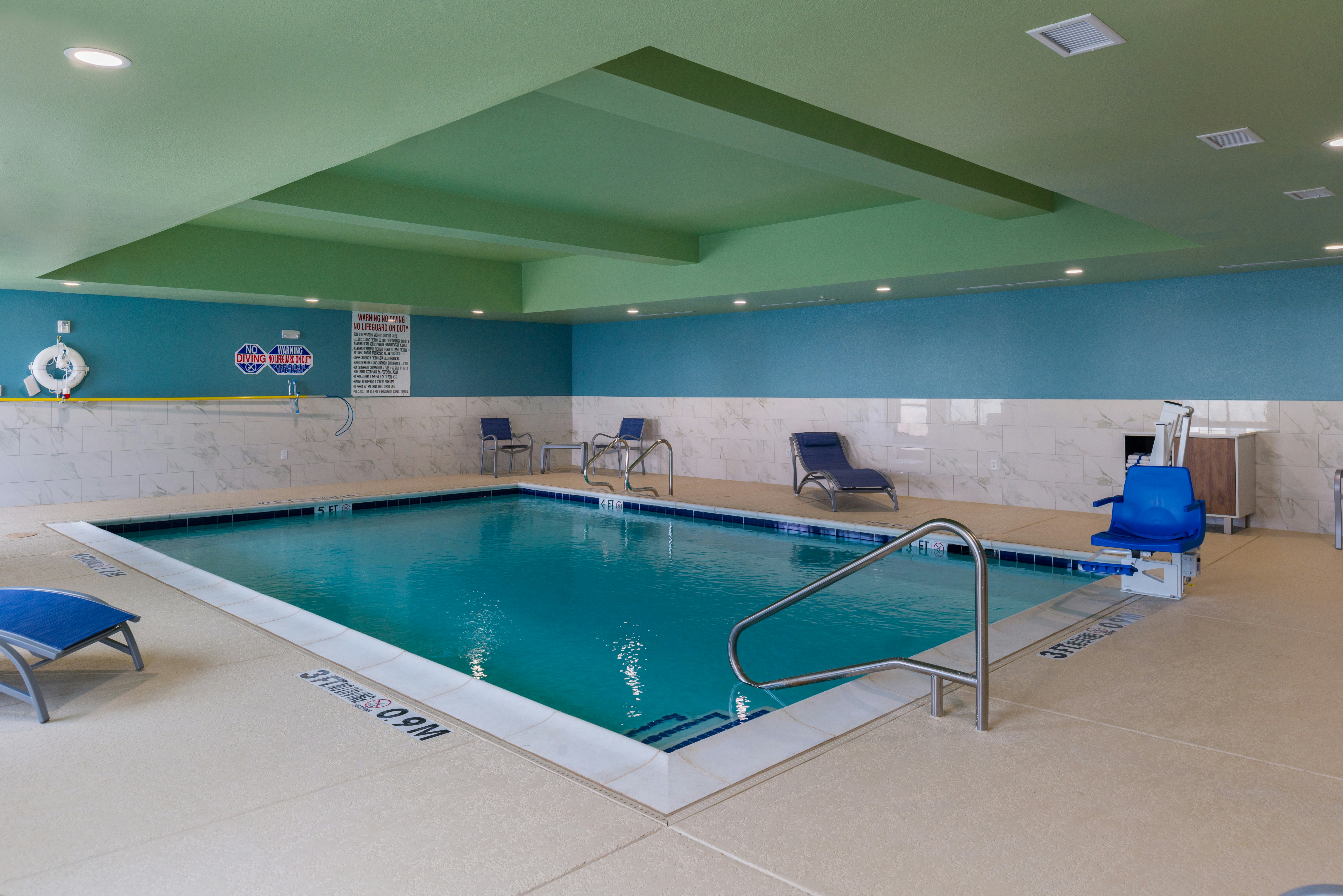 Holiday Inn Express & Suites Fort Worth West 27/45