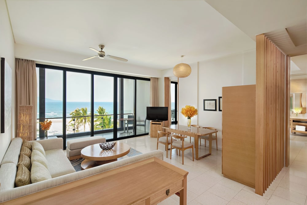 Regency, Suite, King Bed, Ocean View, Sofa, Hyatt Regency Danang Resort And Spa 2/4