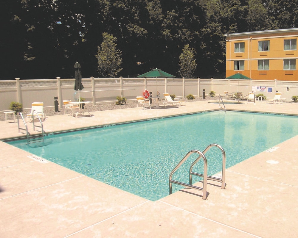 La Quinta Inn & Suites by Wyndham Danbury 5/58