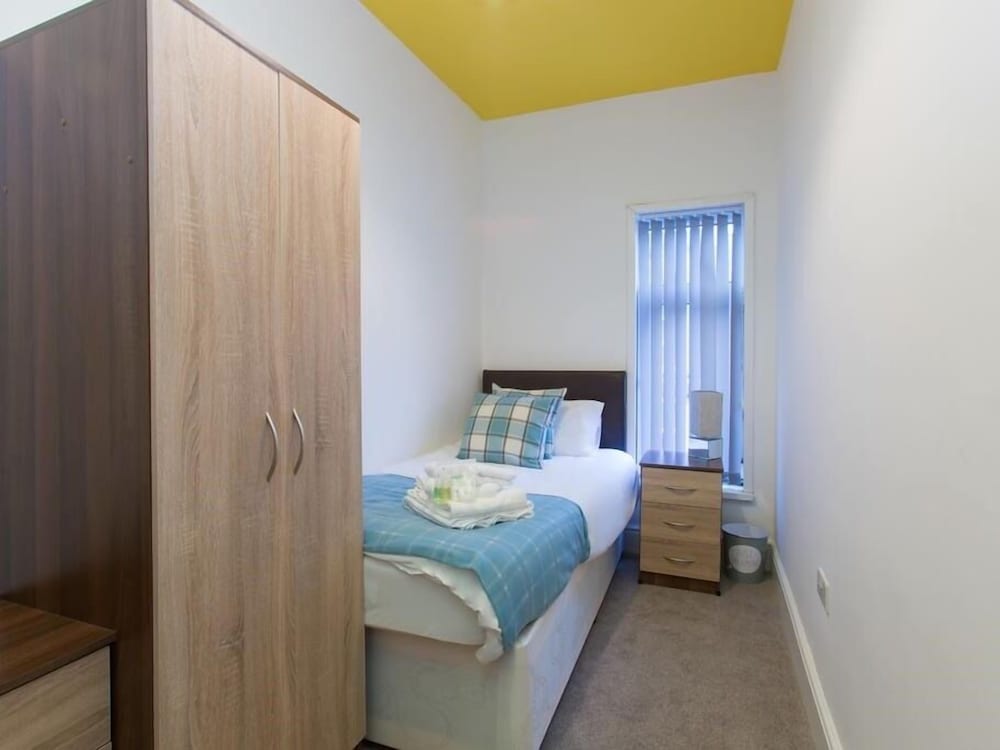 Townhouse @ Westminster Street Crewe 1/6