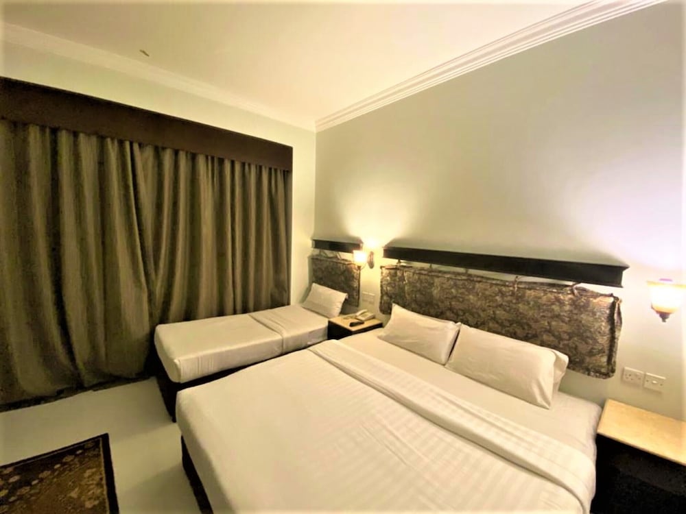 ROOM, TRIPLE, POOL ACCESS