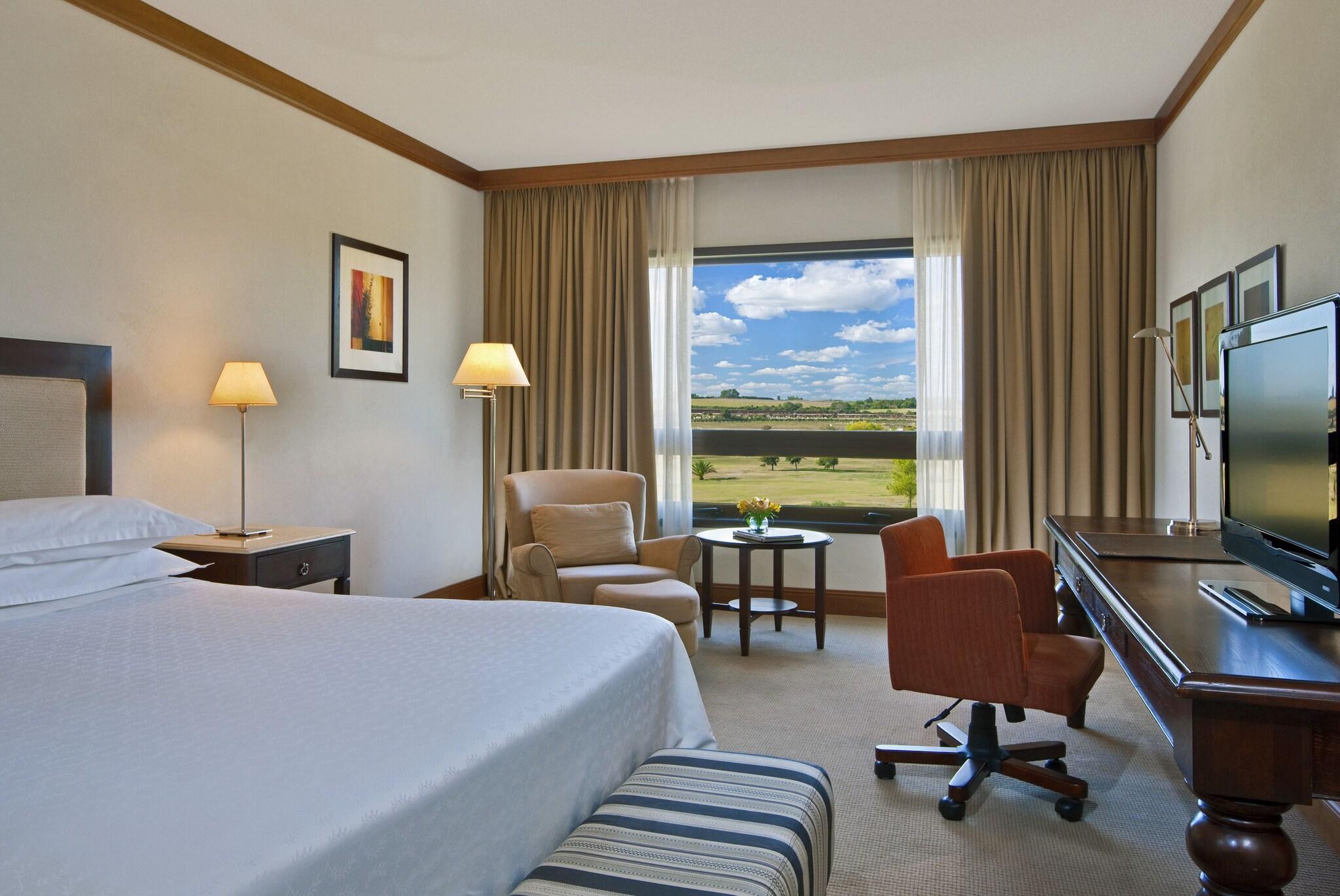 Room, Double Bed, Golf Course View، Sheraton Colonia Golf and Spa Resort 3/3